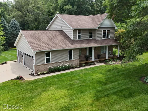 8655 Pettysville Rd, Pinckney, MI 48169