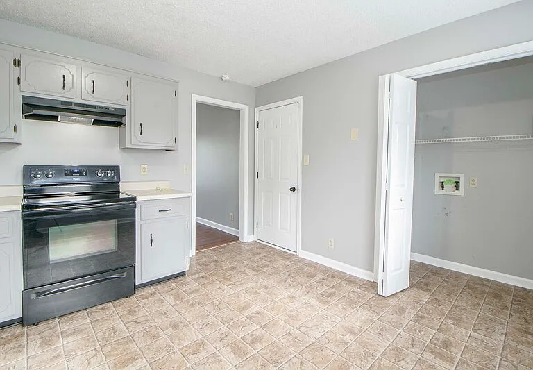1212 Kendall Dr — Photo 10