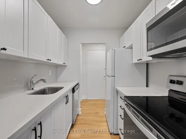 3 Swift Dr #414, Toronto, ON M4A 2A3