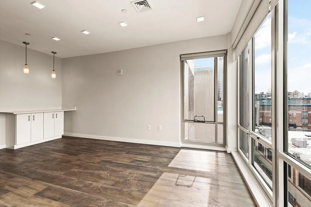 Building Photo - 99 Bishop Allen Dr #1