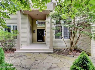 114 Wild Pines Dr, Pocono Pines, PA 18350