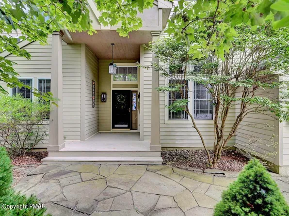 114 Wild Pines Dr, Pocono Pines, PA 18350