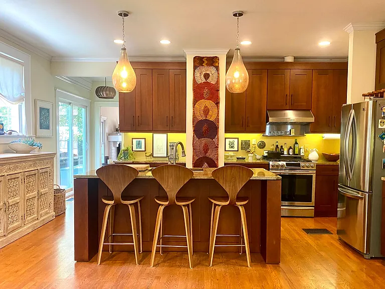 2021 Ashland Ave — Photo 3