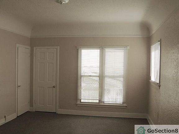 4th image of 3917 1/2 Walton Ave