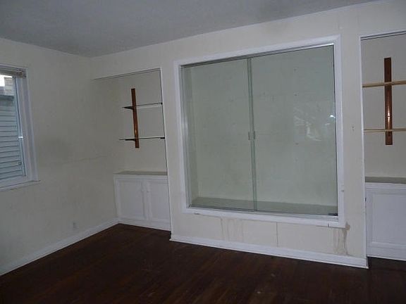 4th image of 1131 New York Ave