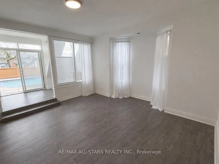 1918A Queen St E #200 — Photo 1