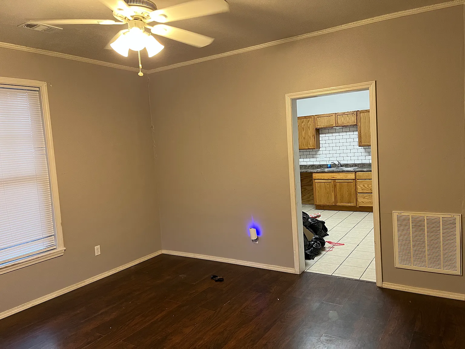 3 bed, 1120 sqft, $900 — Photo 2