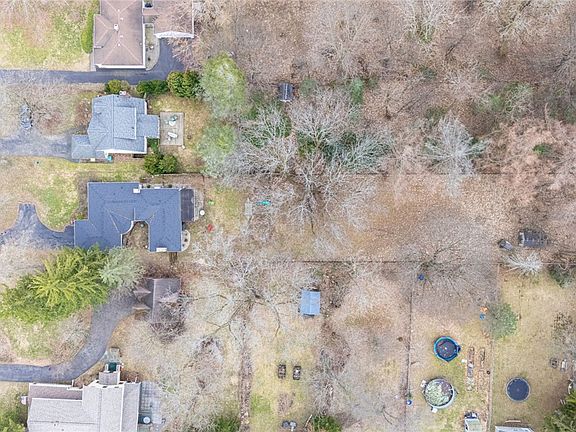 3rd image of 437 Landing Rd N