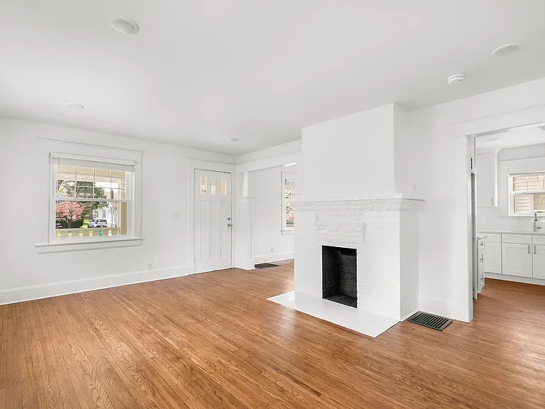 617 E Delmar St — Photo 9