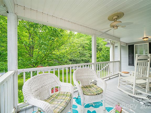 5th image of 33 Poplar Creek Dr