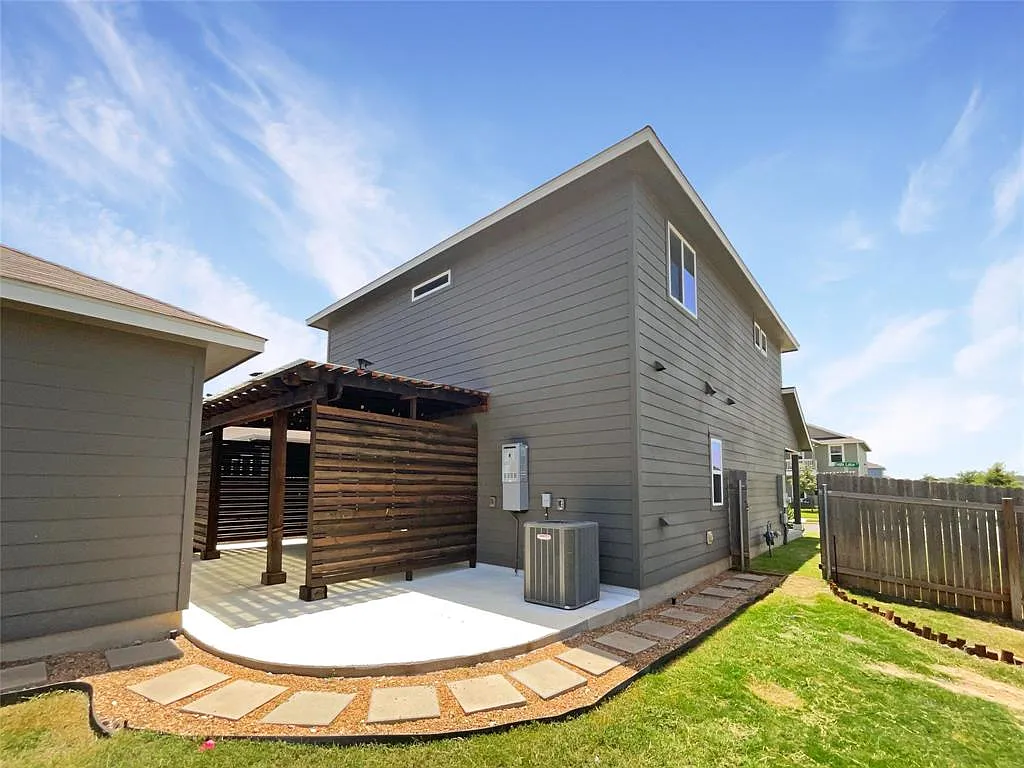3 bed, 1771 sqft, $3,300 — Photo 4