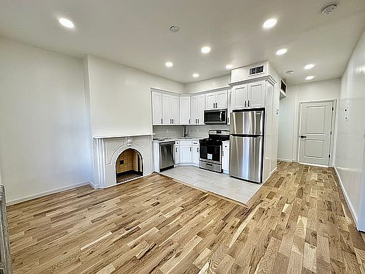 3rd image of 174 India St #3
