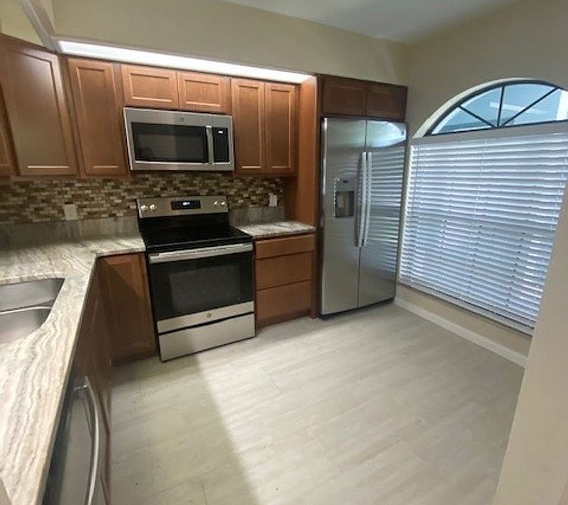 1st image of 25111 Northlake Dr