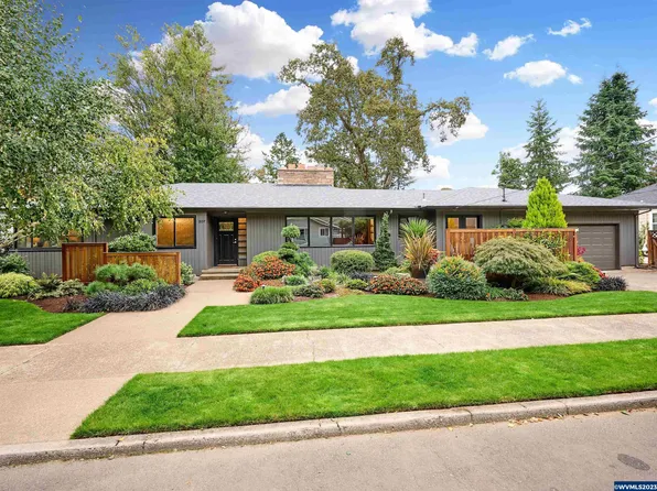 207 Jerome St, Silverton, OR 97381