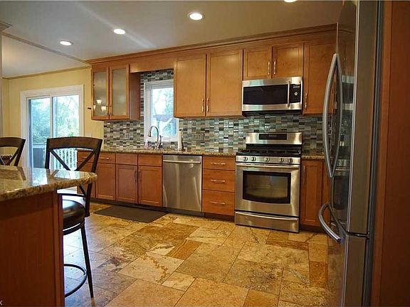 5th image of 944 Barkston Dr
