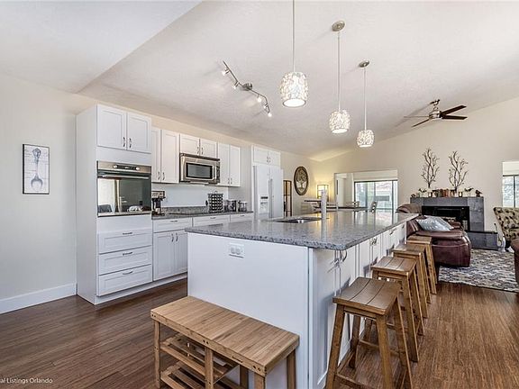 3rd image of 1006 W Pebble Beach Cir