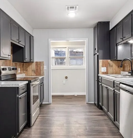 100 Slant St — Photo 1