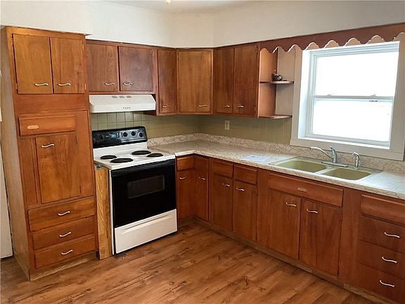 5th image of 408 1st St