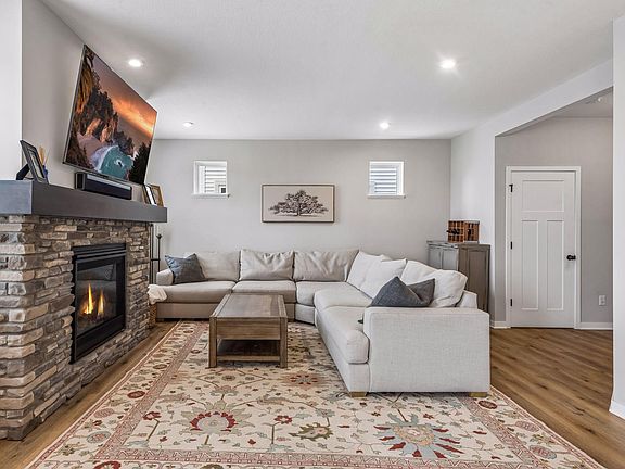 3rd image of 1874 Spring Creek Dr