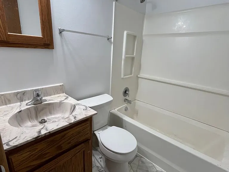 2332 S Duluth Ave — Photo 12