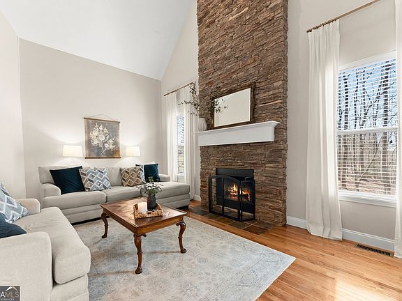 3rd image of 3211 The Trail Rd