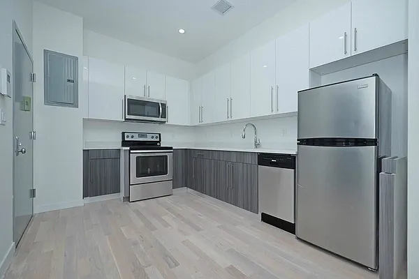 Rented by Keller Williams NYC | media 14