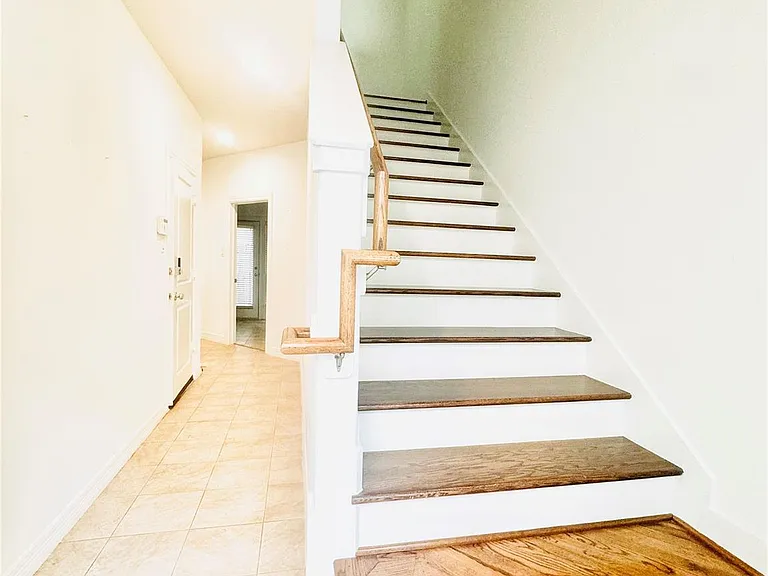 3846 Center St — Photo 4