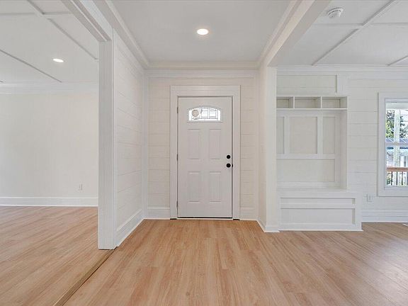 4th image of 301 W Cleveland Ave