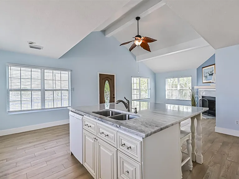 1578 Railroad Ave — Photo 12