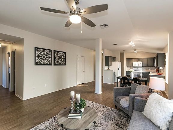 2nd image of 1416 Fort Lloyd Pl