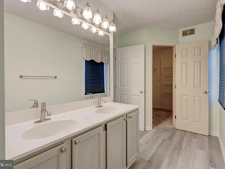 7925 Carriage Dr — Photo 21