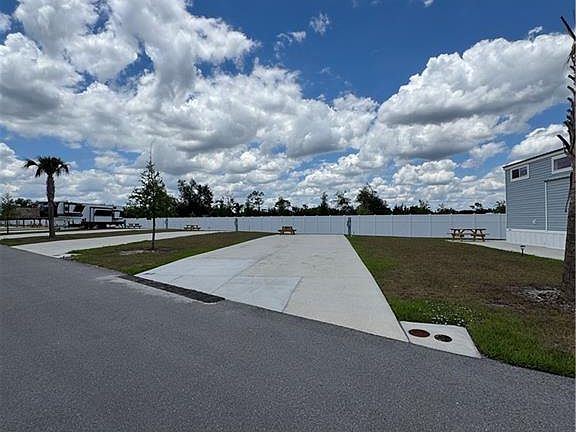 3rd image of 310 Horizon RD