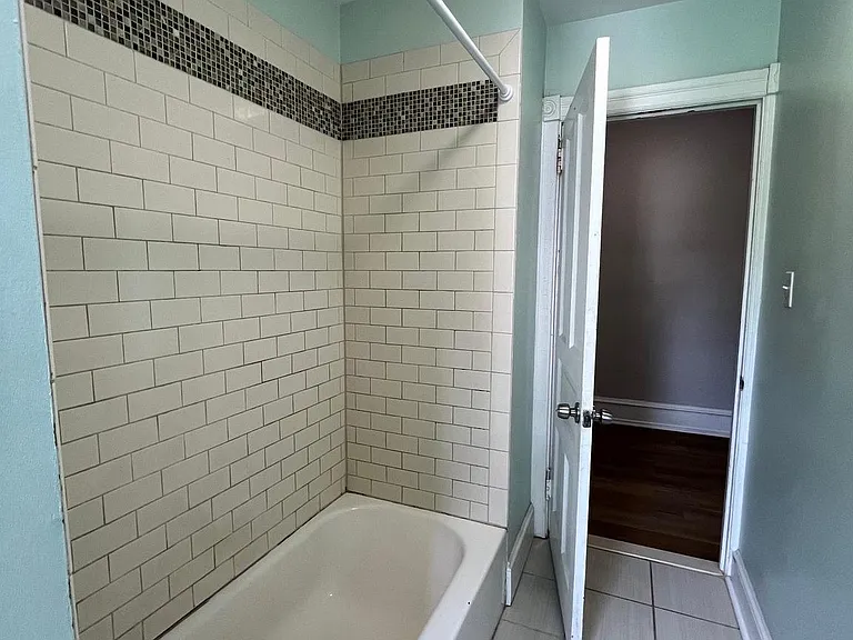 213 Ardmore Ave — Photo 17