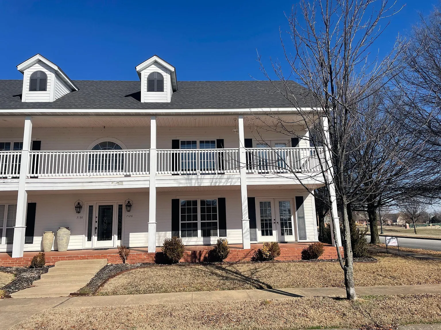 3 bed, 2.5 bath, 2024 sqft, $2,200 — Photo 4