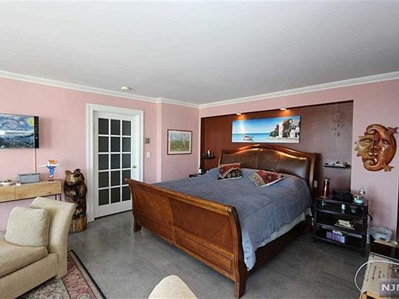 2nd image of 2000 Linwood Ave APT 21U
