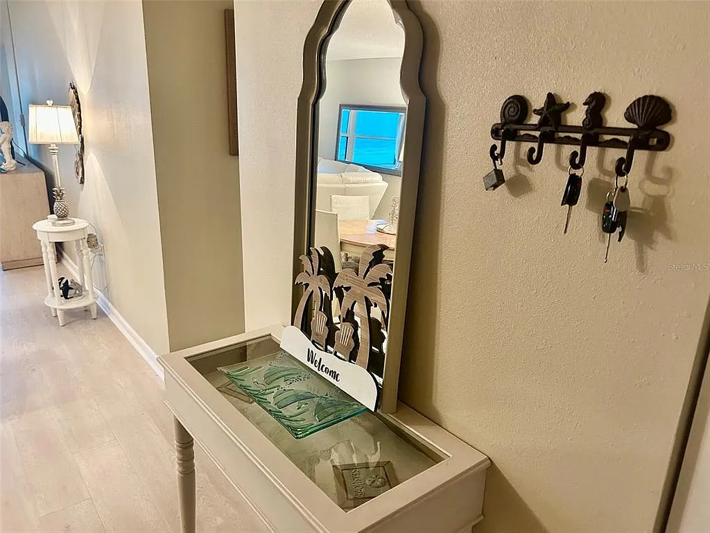 2 bed, 2.0 bath, 1094 sqft, $5,000 — Photo 4