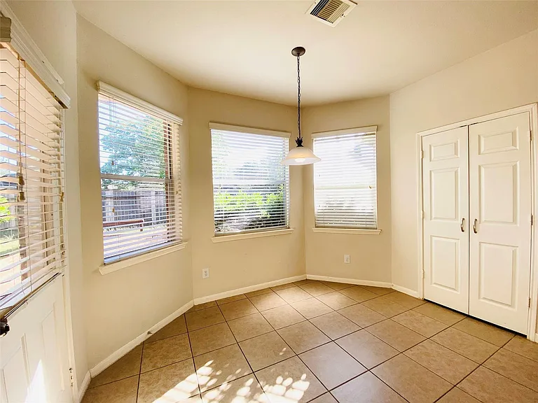 17222 Dark Cavern Ct — Photo 5