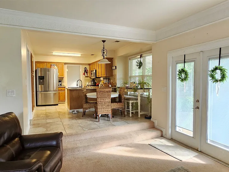 210 Sweetbriar Ln — Photo 10