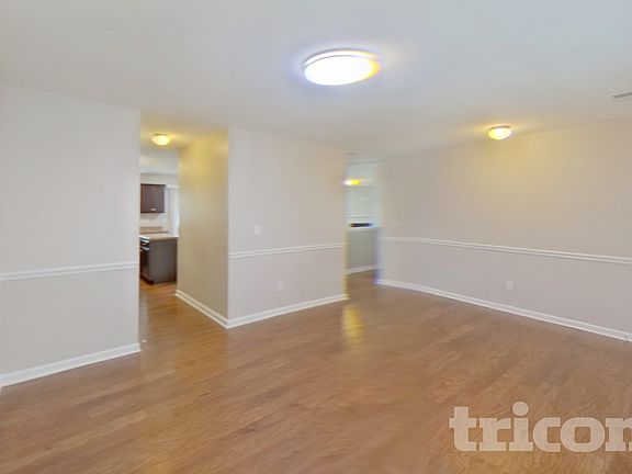5th image of 208 Willow Grove Way