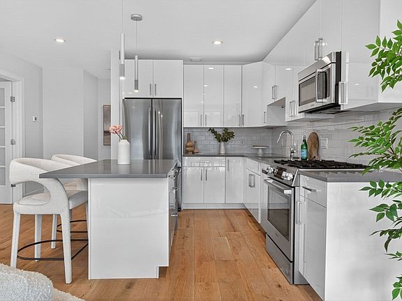 2nd image of 420 W Broadway #409