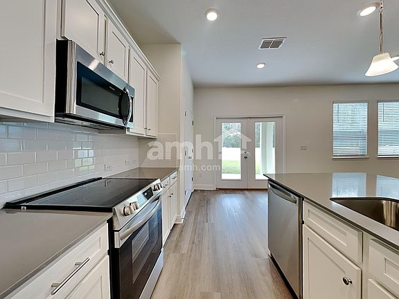 3rd image of 27063 Saint Andrews Ave
