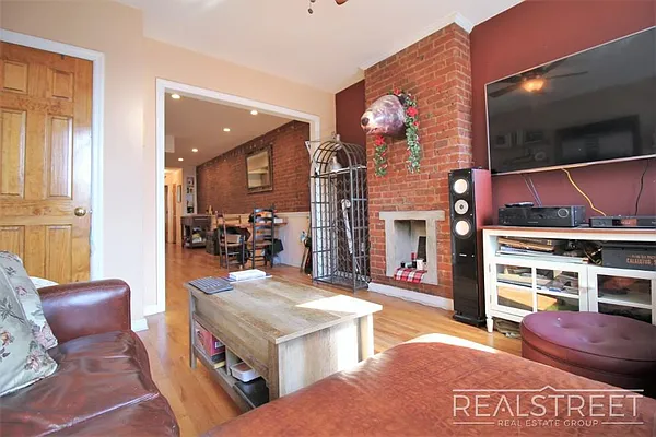 Rented by Real Street Inc | media 12