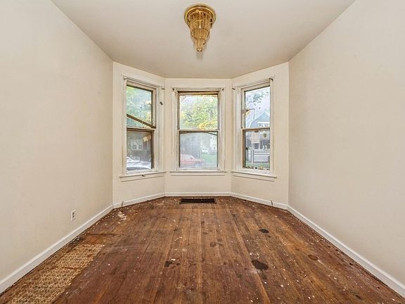 2nd image of 7431 S Saint Lawrence Ave