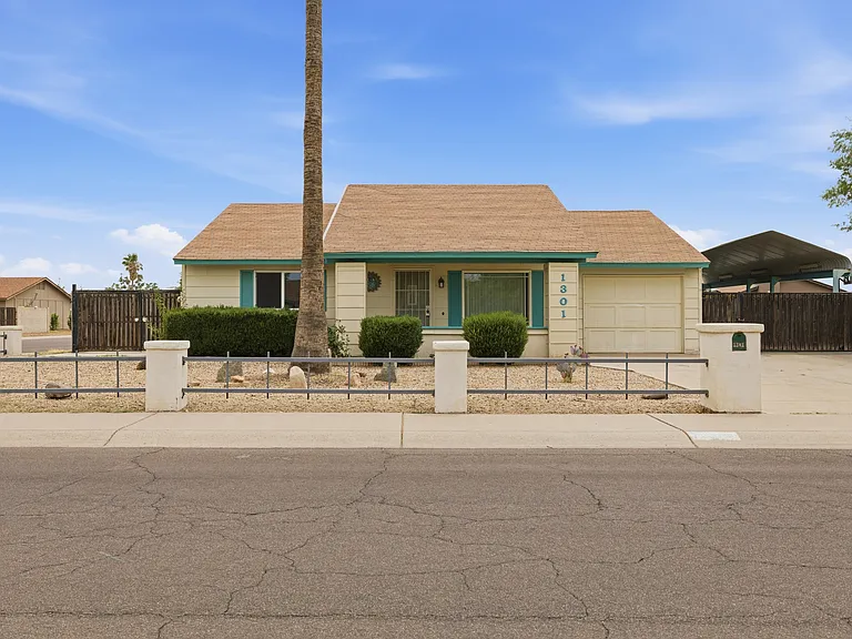 1301 W Montoya Ln — Photo 3