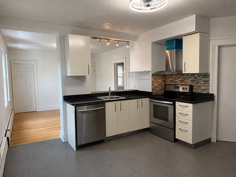 350 Knight St #2 — Photo 2