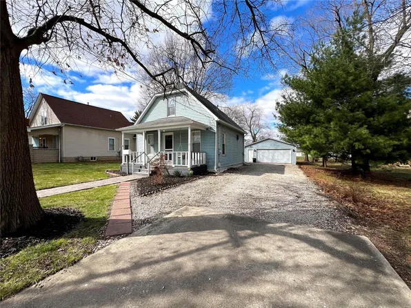 125 E Fortune St, Virden, IL 62690