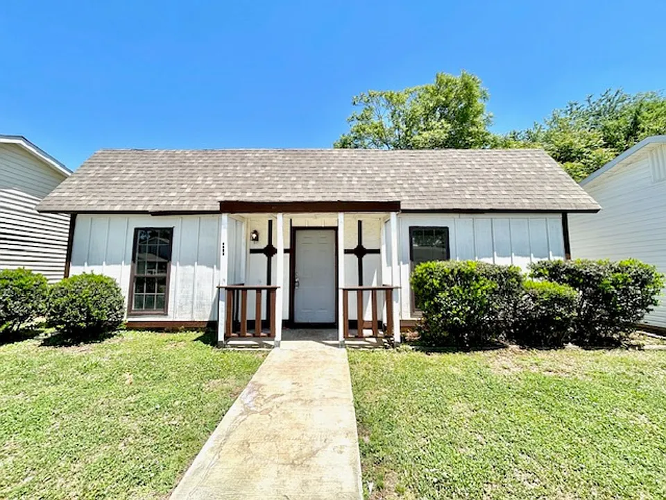 4216 Chalet Cir NW