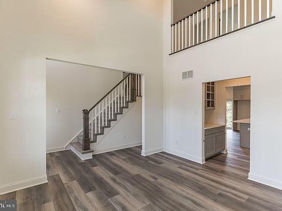 5th image of 180 Locktown Sergeantsvil Rd