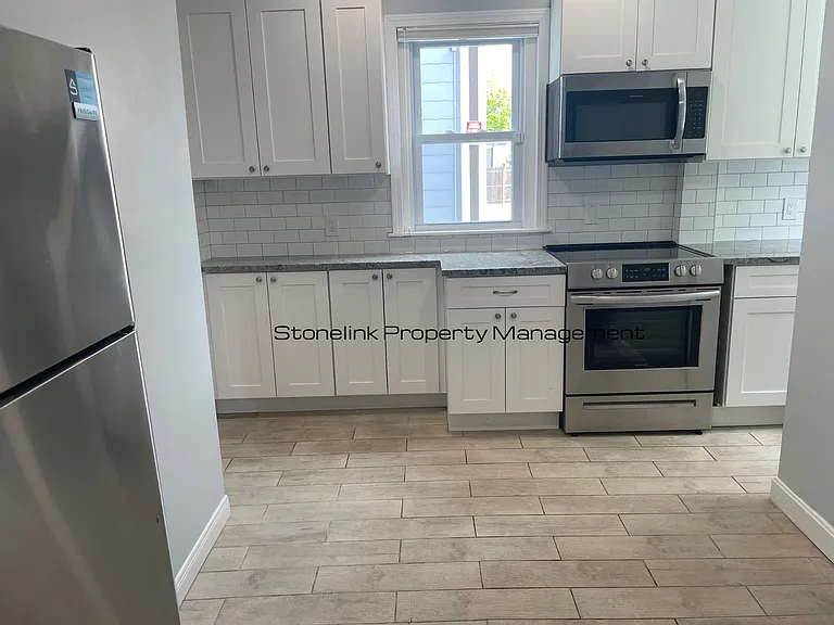 340 Smith St — Photo 2