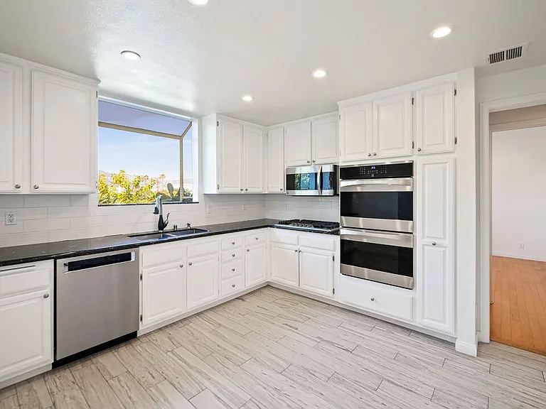 200 N Almont Dr #302 — Photo 3